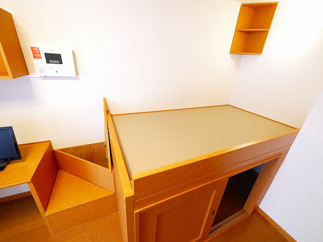 その他部屋・スペース　落ち着いた色調の寝室です