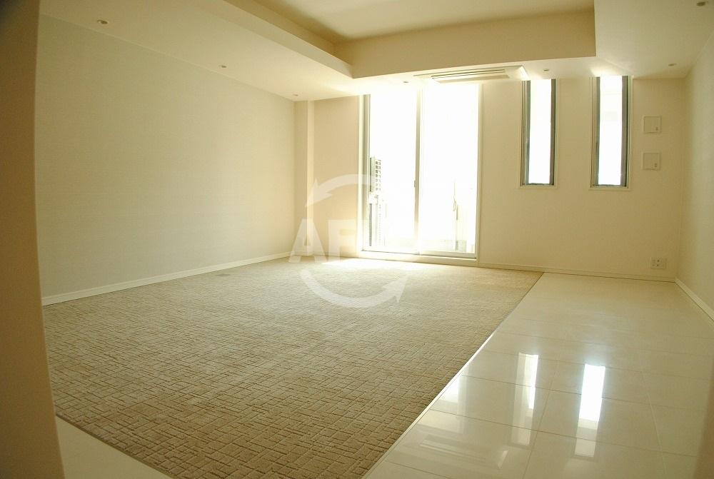 居室・リビング　ザ・タワー大阪レジデンス　ひろびろリビング