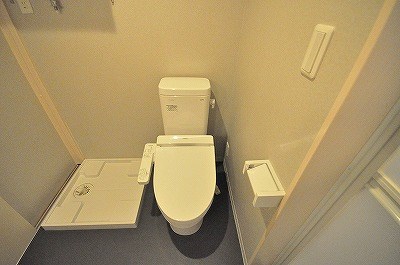 トイレ　温水洗浄便座付き