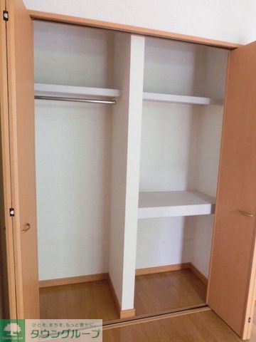 収納　棚付きで収納に便利