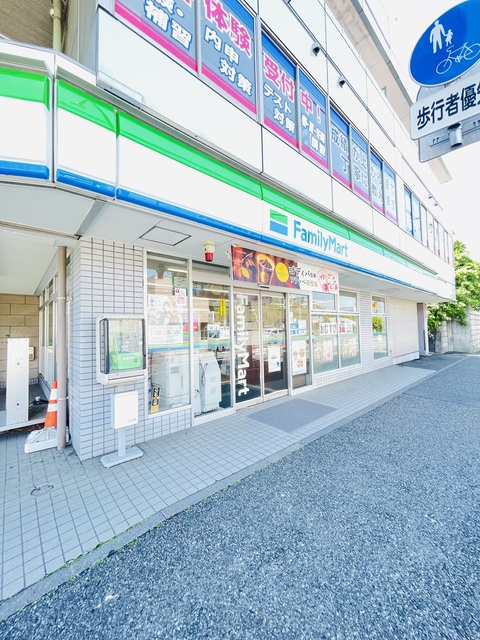 コンビニ　ファミリーマートいずみ踊場駅前店（コンビニ）まで206m