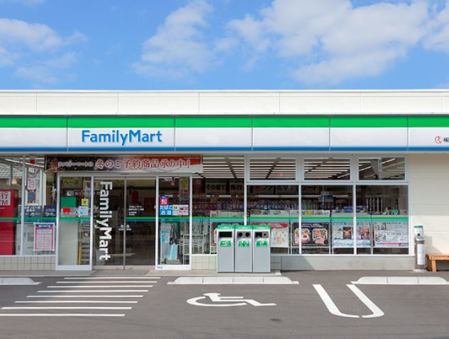 コンビニ　ファミリーマート建部大田店（コンビニ）まで2057m