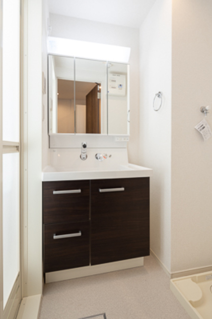 洗面設備　※写真は同タイプ住戸です。