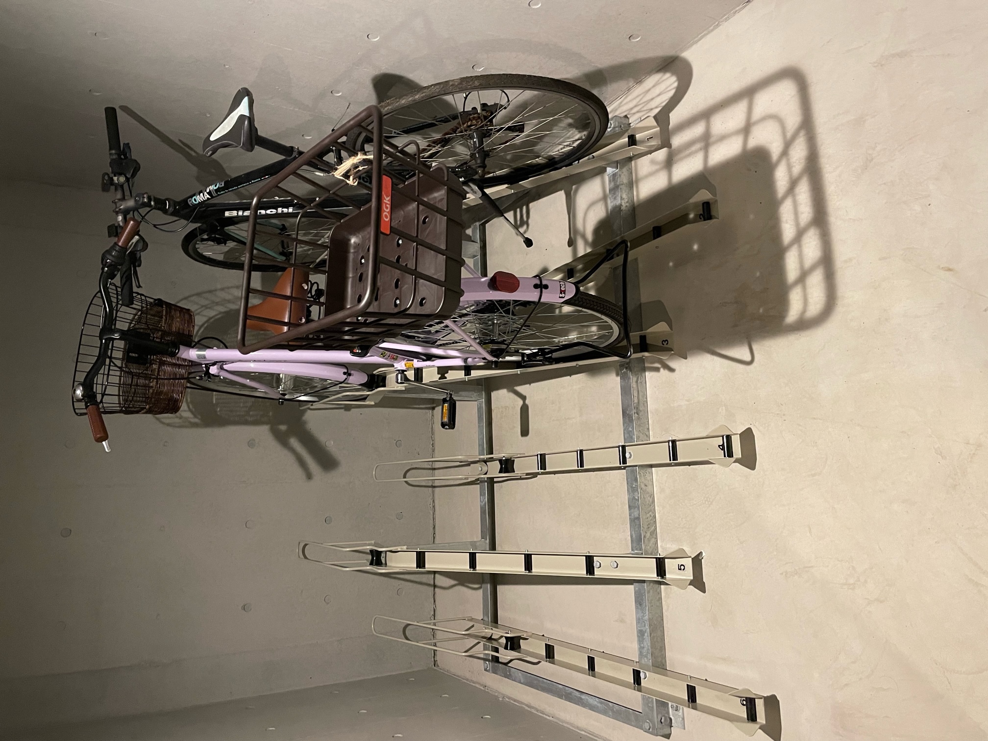 その他　駐輪場　※写真は屋内となります。空きありは屋外のみ330円～