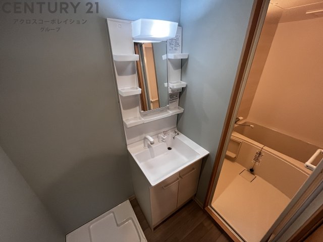 洗面設備　洗面所内に洗濯機置場あり！