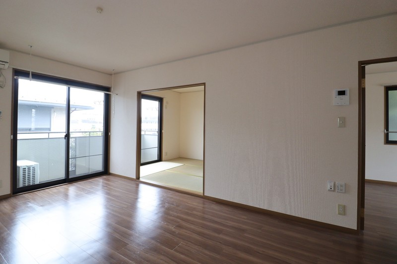 居室・リビング　別室参考写真（反転タイプ）