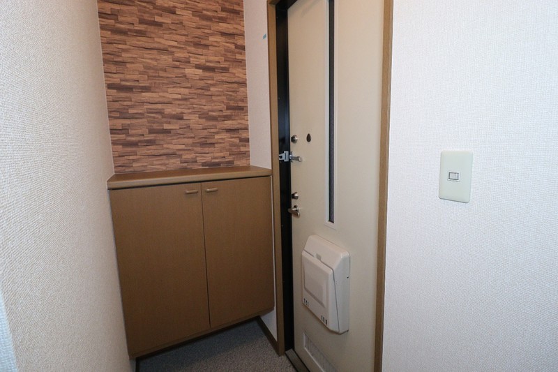 玄関　別室参考写真（反転タイプ）