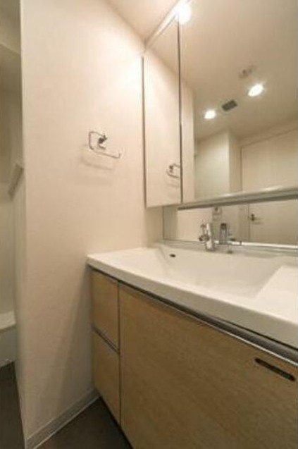 洗面設備　嬉しい独立洗面台付き。