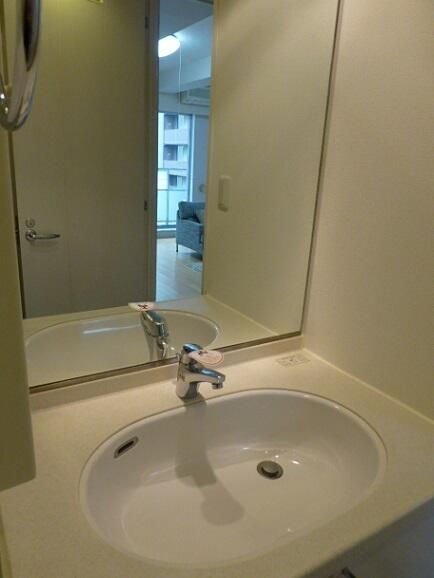 洗面設備　スペースが確保できる洗面所です