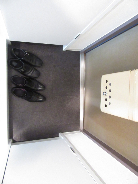 玄関　※別の部屋の写真です