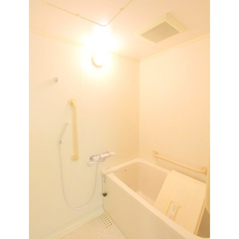 バス・シャワールーム　追い炊き機能付き♪