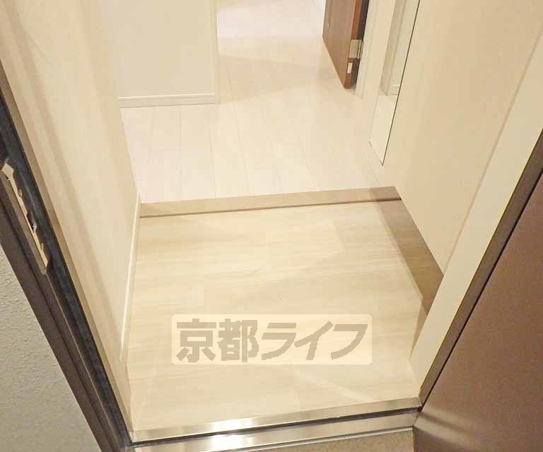 玄関　明るい印象の玄関ですね。