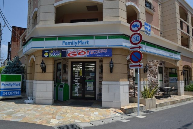 コンビニ　ファミリーマート松戸新田駅前店（コンビニ）まで403m