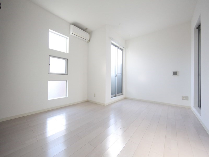 その他部屋・スペース　洋室8.34帖　2面採光　エアコン完備　バルコニー