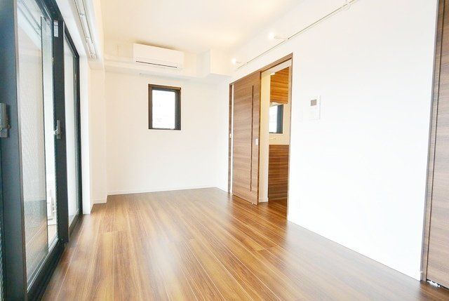 居室・リビング　★角部屋２面採光の明るいお部屋です★