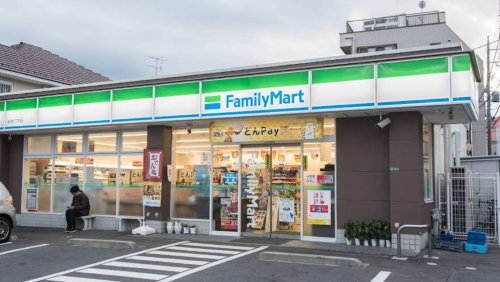 コンビニ　ファミリーマート　世田谷松原6丁目店（コンビニ）まで82m
