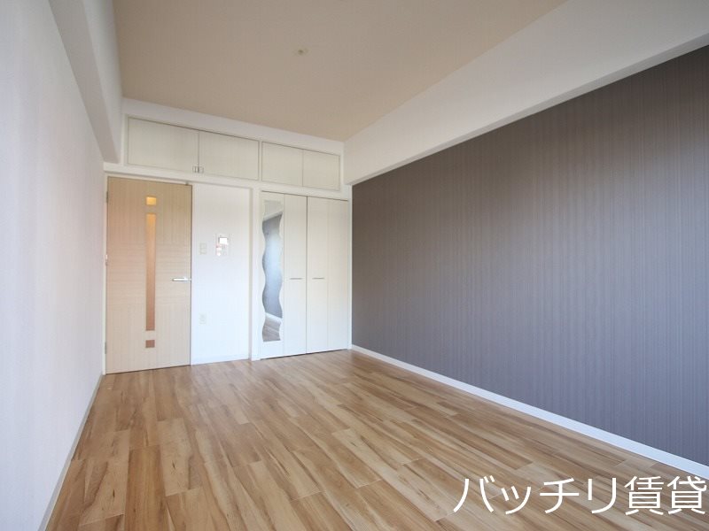 居室・リビング　写真は別号室の為、現状優先になります。