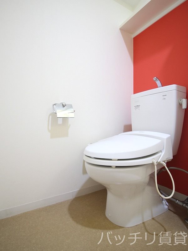 トイレ　写真は別号室の為、現状優先になります。
