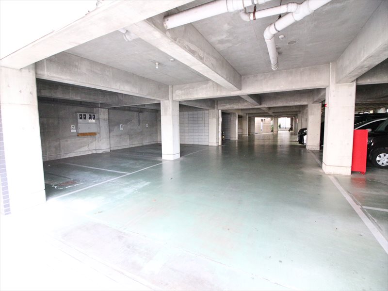 駐車場　屋根付き駐車場