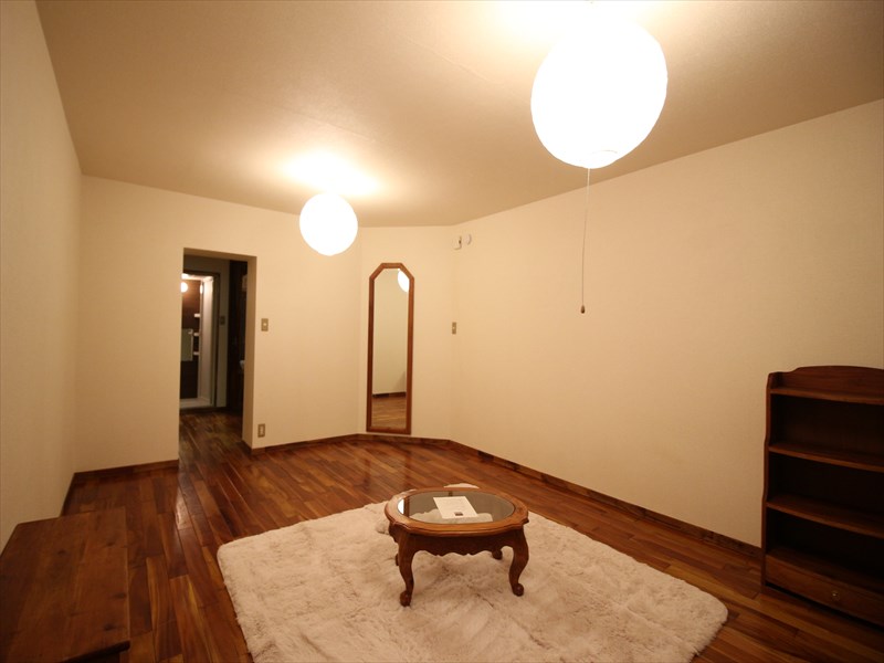 その他部屋・スペース　洋室・床フローリング・エアコン＆照明付き（写真は別室）