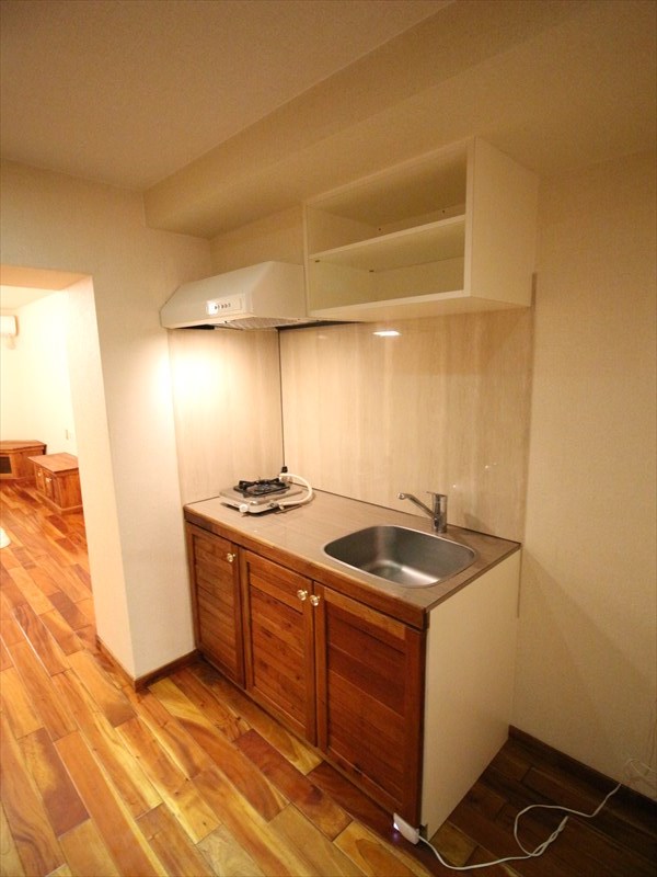 キッチン　キッチン・ガスコンロ付き（写真は別室）