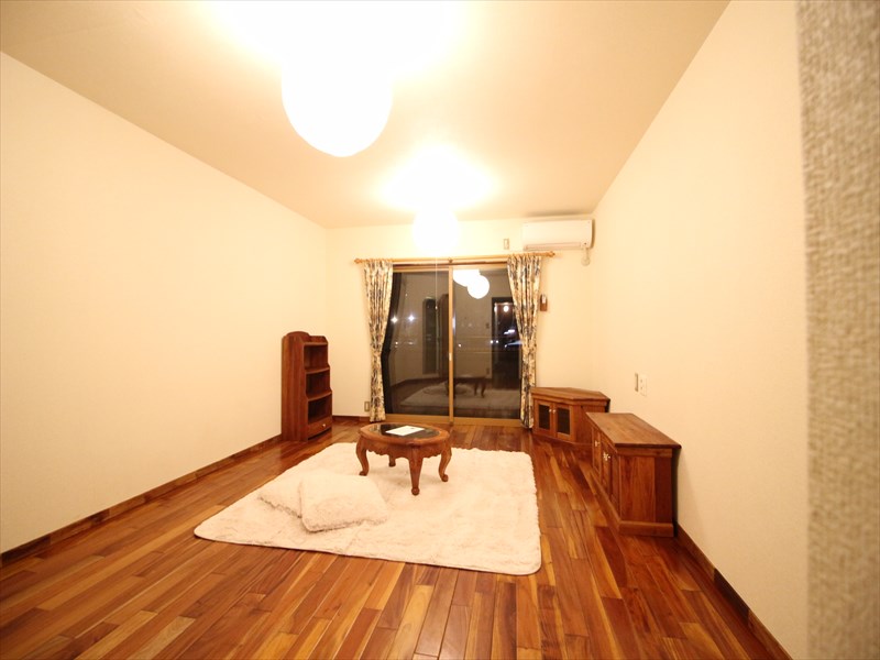 居室・リビング　洋室・床フローリング・エアコン＆照明付き（写真は別室）