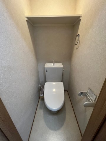 トイレ　同物件内102号室の写真です