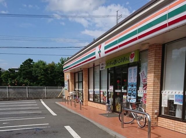 コンビニ　セブンイレブン岩名２丁目店（コンビニ）まで800m