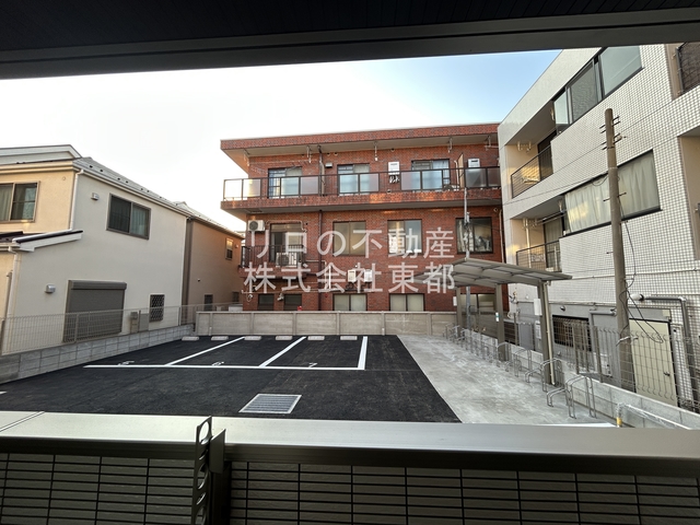 眺望　バルコニーからの景色です！圧迫感がないので暮らしやすい♪