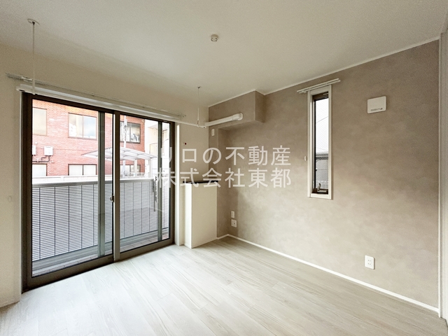 その他部屋・スペース　２面採光なので、明るく風通しのよい過ごしやすいお部屋です♪