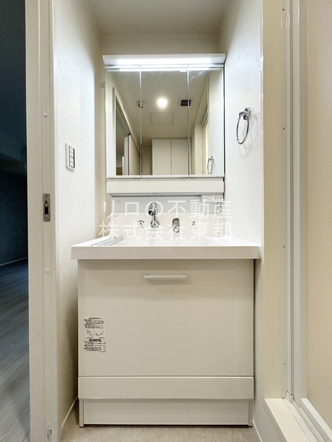 洗面設備　ヘアセット・メイクにも便利な洗面化粧台タイプ♪