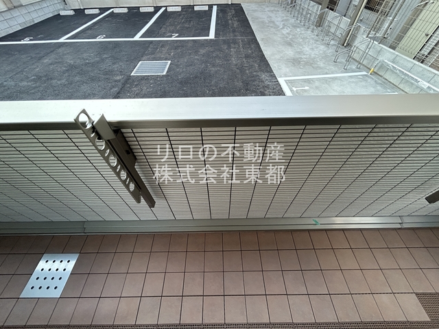 バルコニー　バルコニーがあるので洗濯物を太陽の下で干すことができます♪