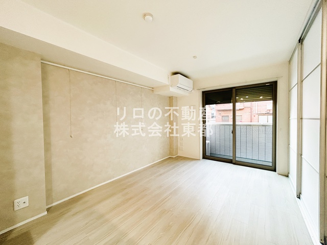 居室・リビング　自由に家具を配置できる広々としたリビングです♪