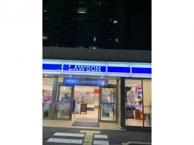 コンビニ　ローソンJR東岸和田駅前店（コンビニ）まで710m