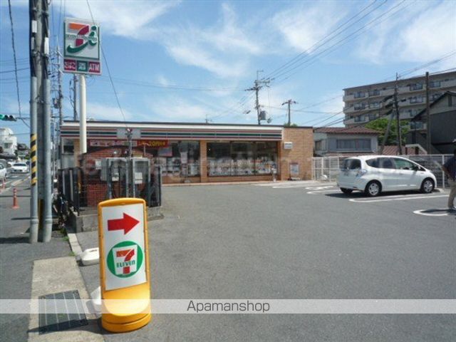 コンビニ　セブンイレブン（コンビニ）まで300m