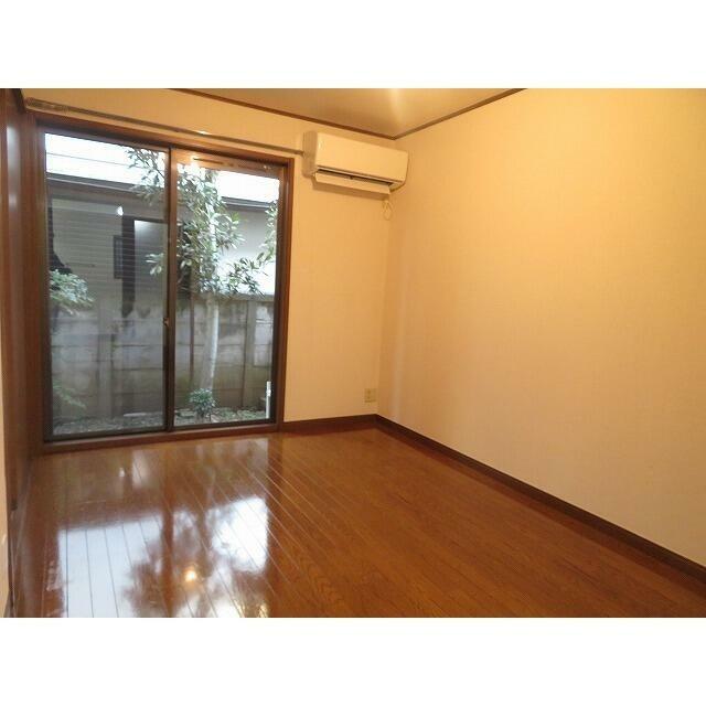 居室・リビング　明るい洋室！