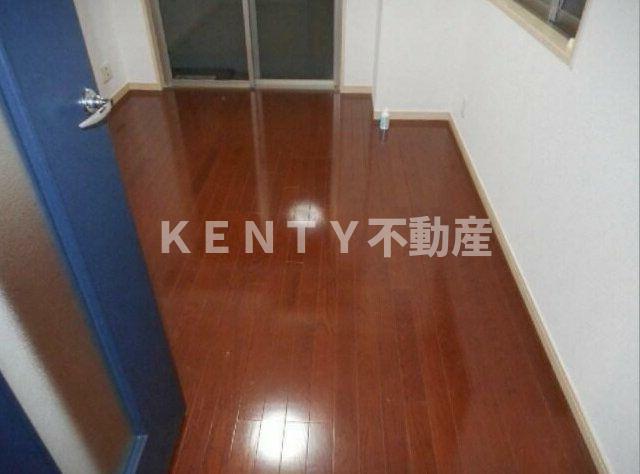 居室・リビング　こちらのリビングで趣味の時間をお楽しみください 部屋参考写真