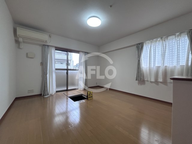 居室・リビング　EbyU新大阪　リビング