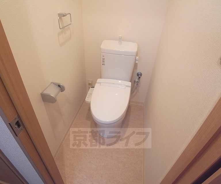 トイレ　暖房洗浄便座付きで快適生活を送れます。