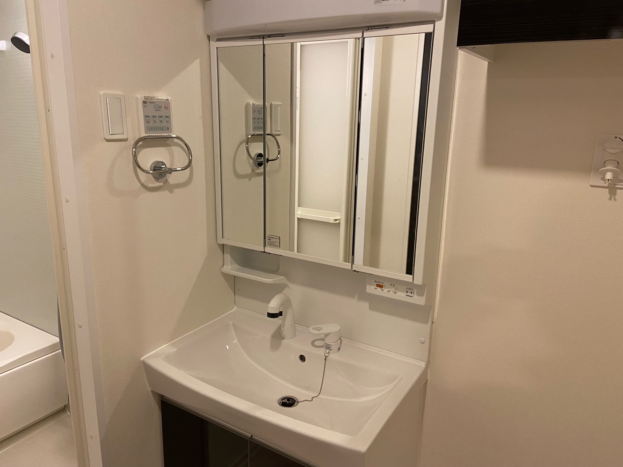 洗面設備　モデル写真