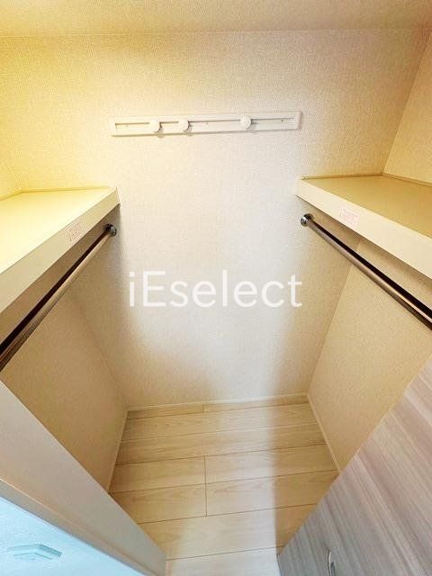 収納　奥行きのあるウォークインクローゼット