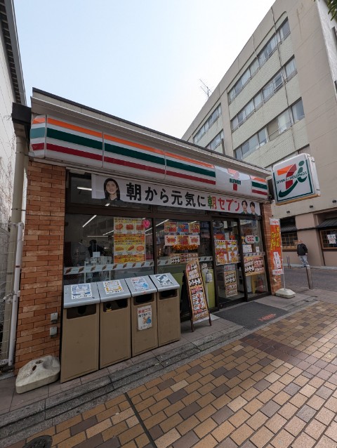 コンビニ　セブンイレブン横浜伊勢佐木町4丁目店（コンビニ）まで138m