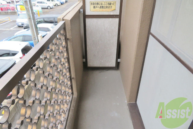 バルコニー　バルコニーは広々で、洗濯物が楽に干せますね！