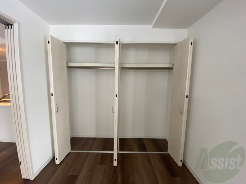 収納　クローゼットは奥行きもあり、荷物が多い方でも安心です。