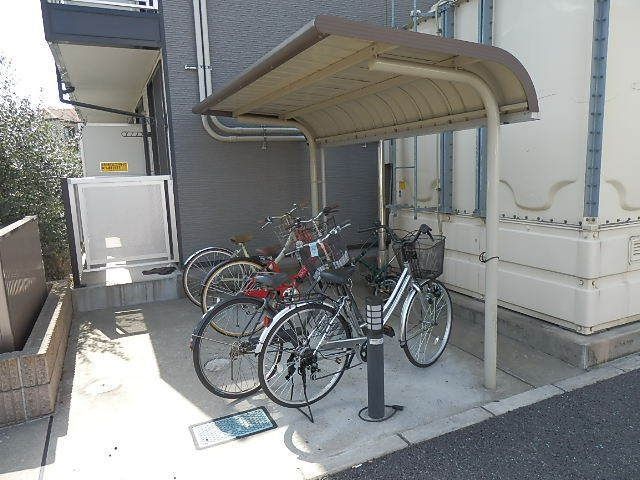 その他共有部分　屋根付きの駐輪場で雨の日も濡れません