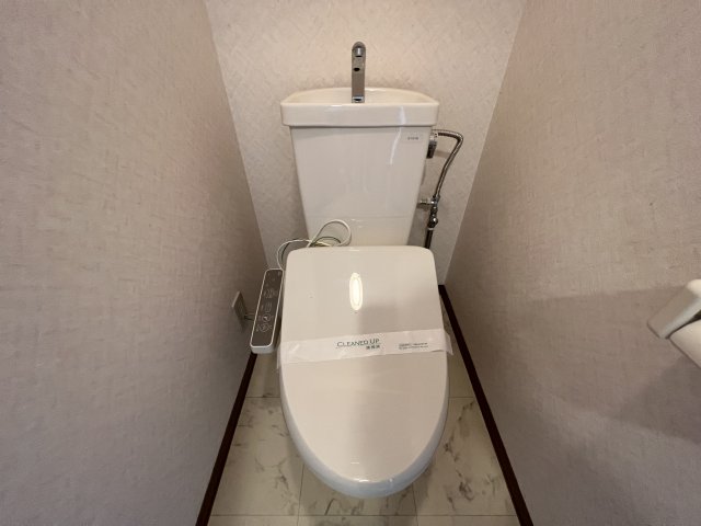 トイレ　ウォシュレット付きのトイレです♪