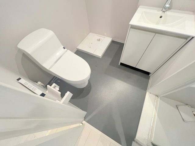 洗面設備　脱衣スペースも広い洗面所です。