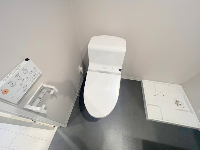 トイレ　スタンダードなトイレは清潔感があってずっと居たくなりますね。