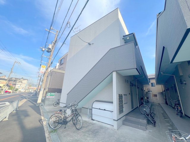 建物外観　オシャレな外観。この周辺では飛びぬけて目立っています。