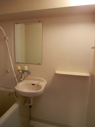 洗面設備　別部屋参考画像。現況優先です。